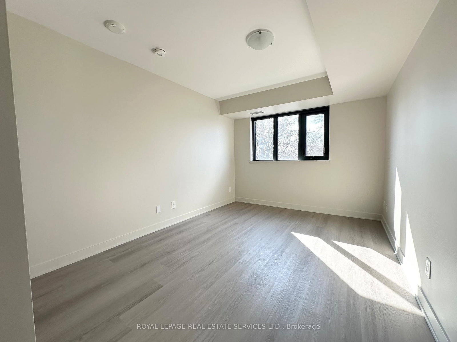 3385 Dundas Street W, Unit 323 - Photo 9