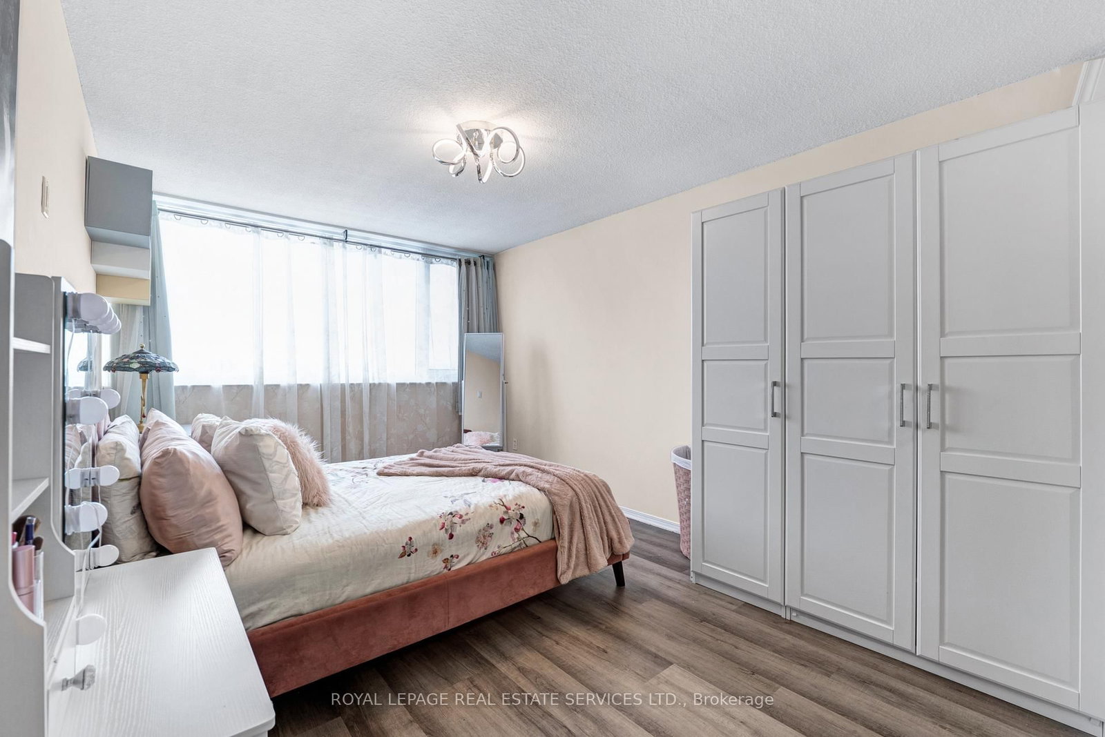 20 Speers Road, Unit 605 - Photo 24