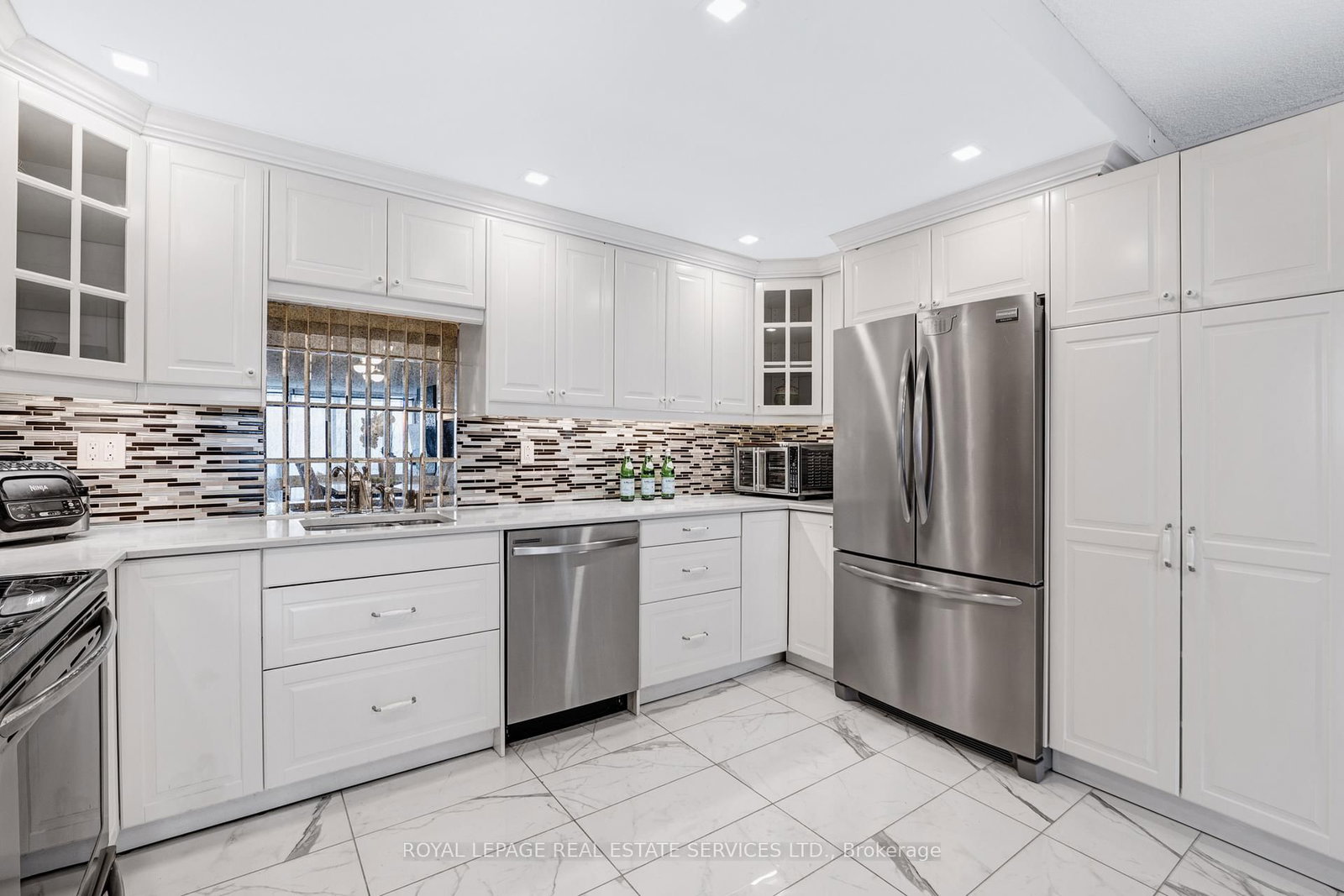 20 Speers Road, Unit 605 - Photo 6