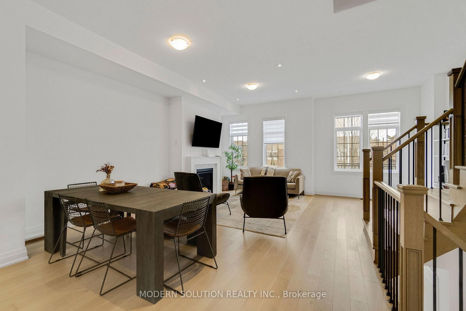 1659 Vellore Crescent - Photo 11