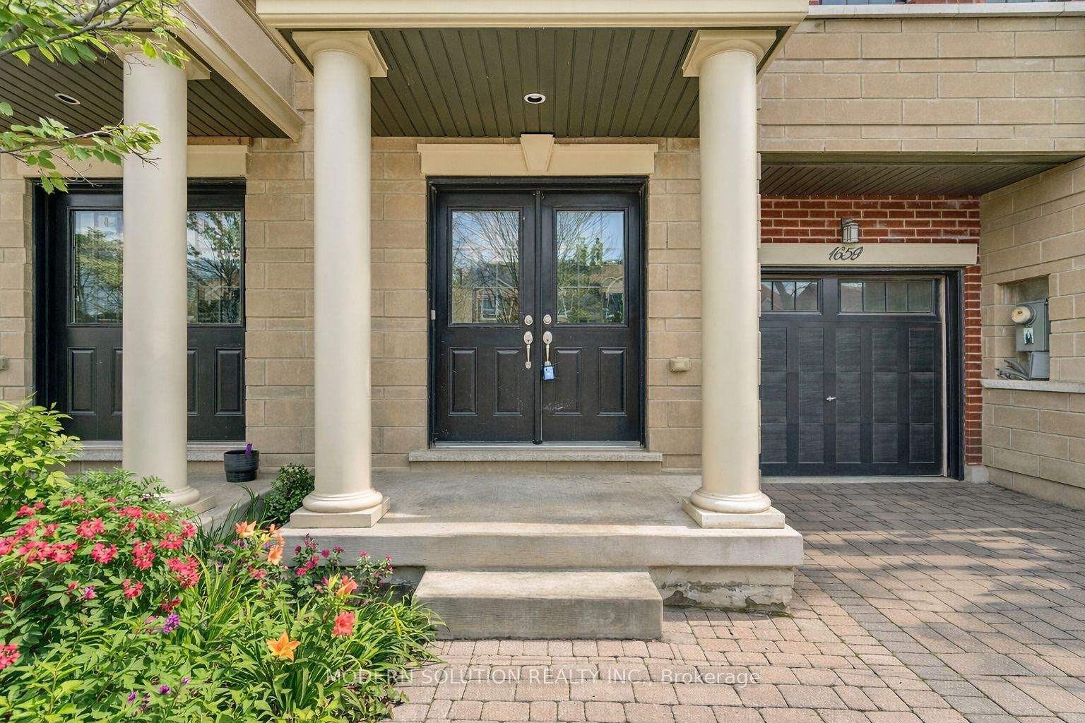 1659 Vellore Crescent - Photo 2