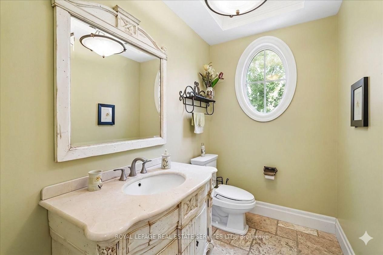 1726 The Pines • Mississauga, ON photo 14
