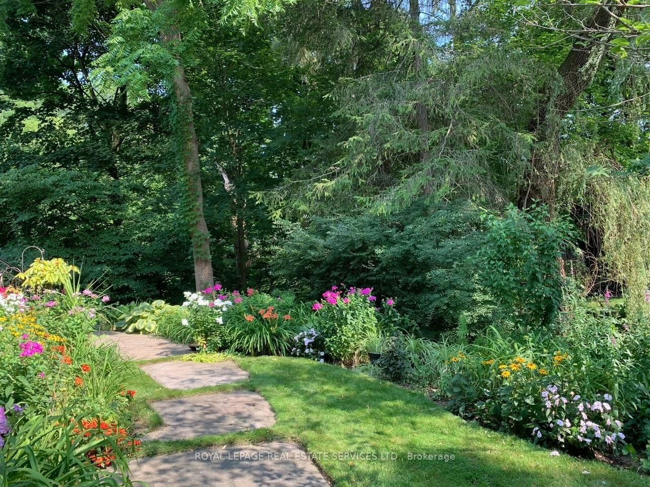 1726 The Pines • Mississauga, ON photo 39