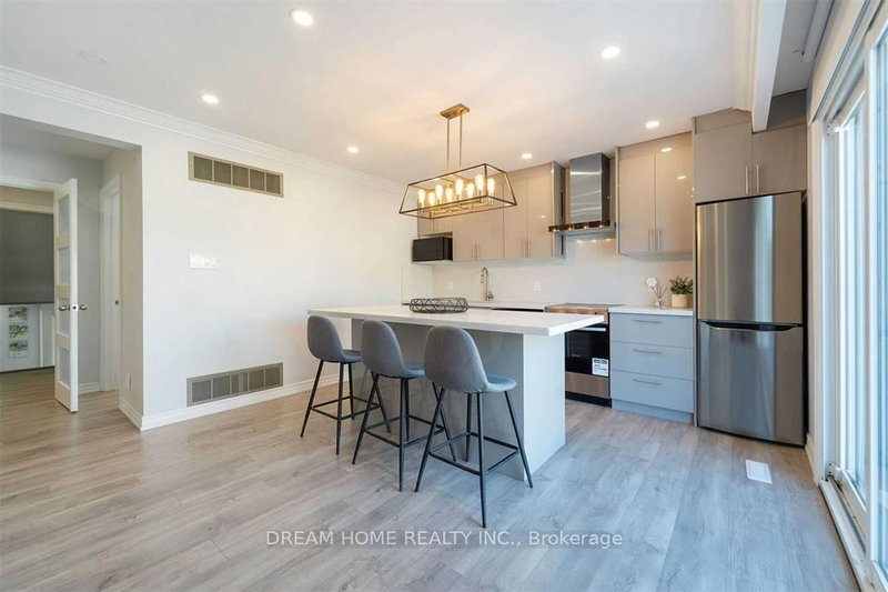 home for lease on #back-6 Alcester Court