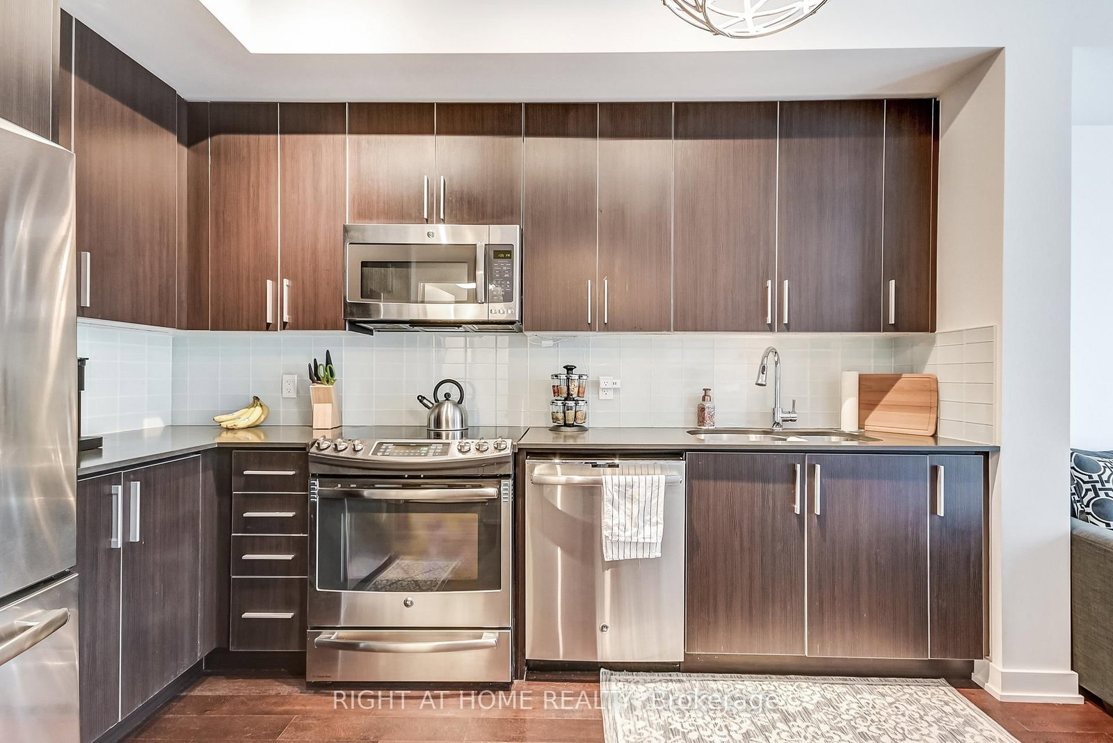 2212 Lake Shore Boulevard W, Unit 2710 - Photo 11