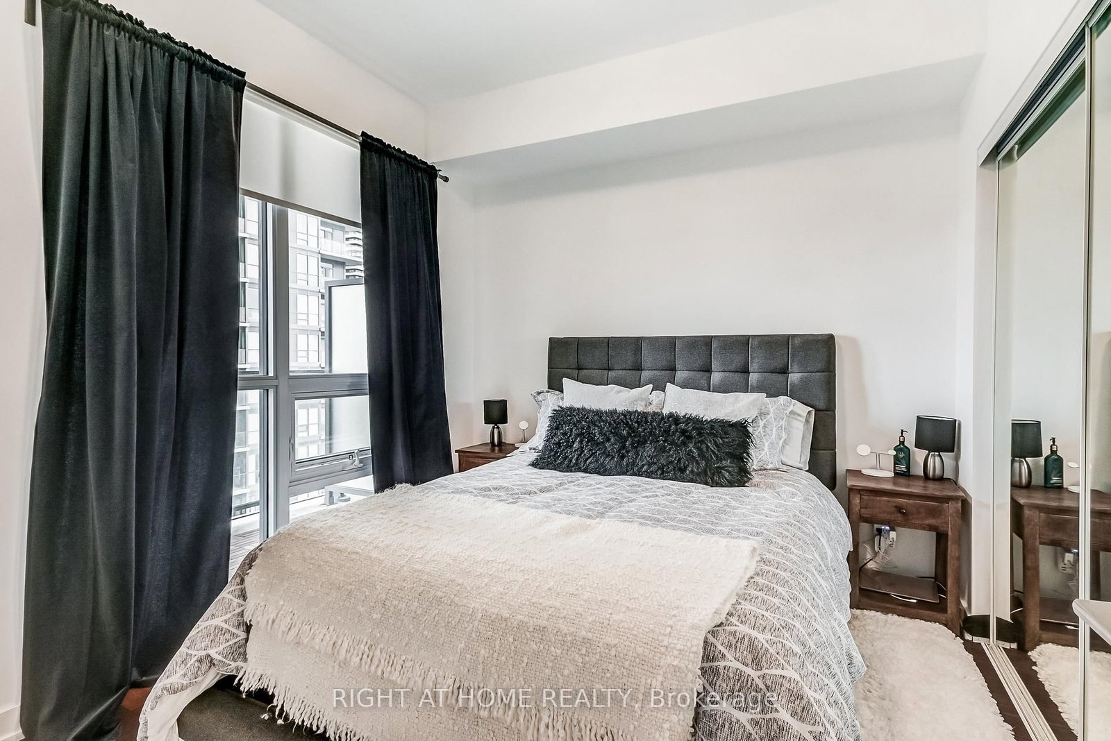 2212 Lake Shore Boulevard W, Unit 2710 - Photo 14