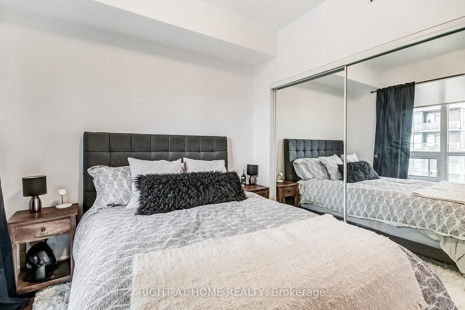 2212 Lake Shore Boulevard W, Unit 2710 - Photo 15