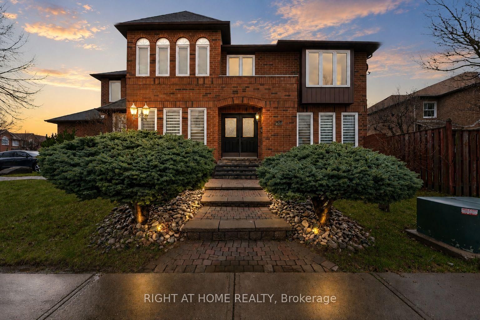 Detached House for sale at 39 Banner Road, Brampton, Ontario, L6X 4K8 - Brampton West - MLS: W13122180