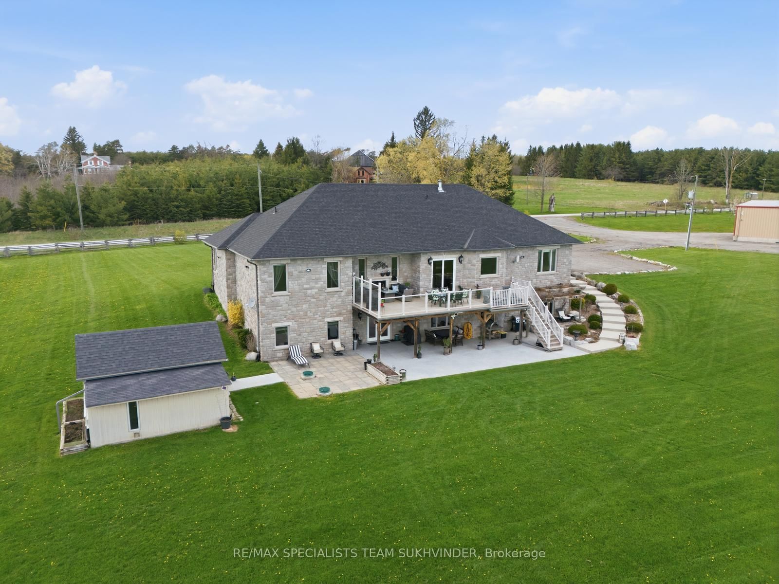 2049 Highpoint Side Road • Caledon, ON photo 2