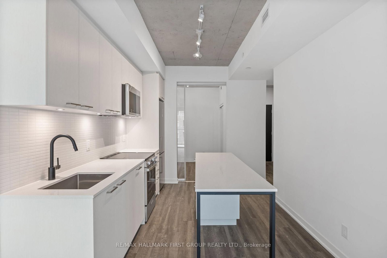 1808 St Clair Avenue W, Unit 408 - Photo 7