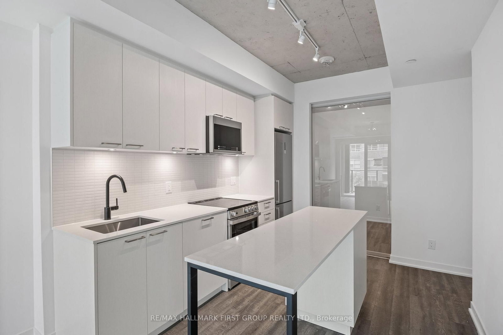 1808 St Clair Avenue W, Unit 408 - Photo 8