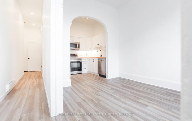 Front - 2100 Dundas Street W