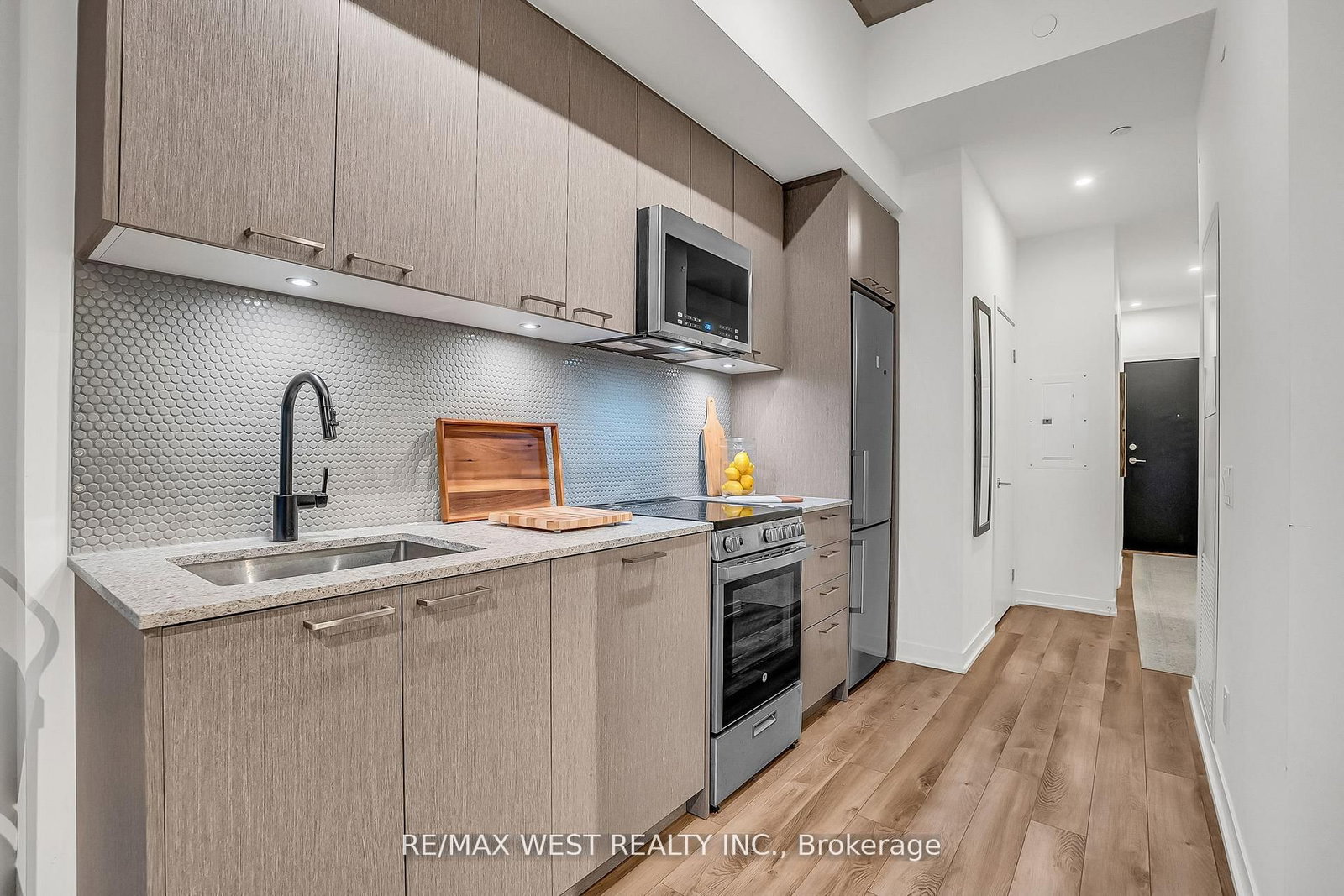 1808 St. Clair Avenue W, Unit 617 - Photo 10