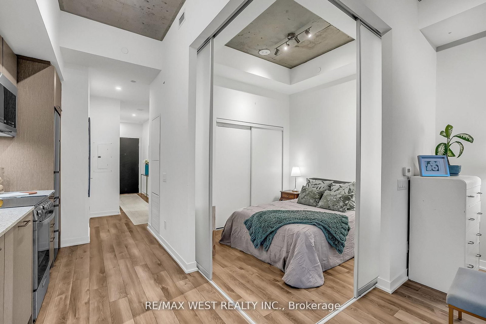 1808 St. Clair Avenue W, Unit 617 - Photo 15