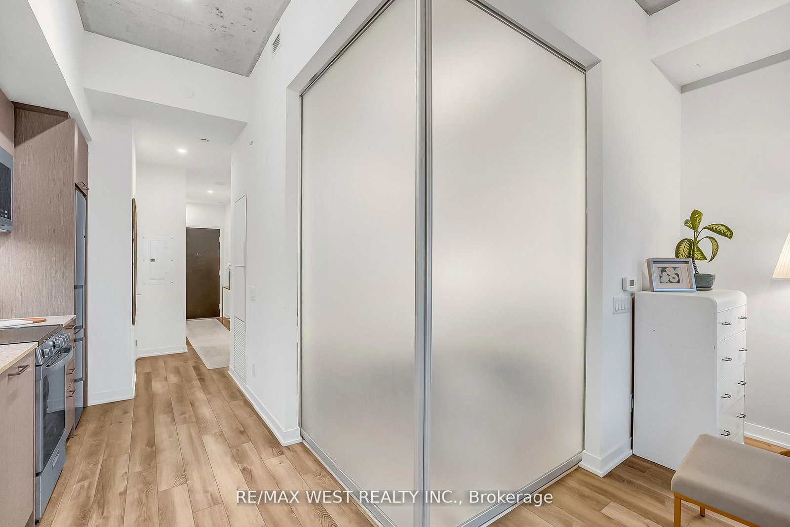 1808 St. Clair Avenue W, Unit 617 - Photo 16