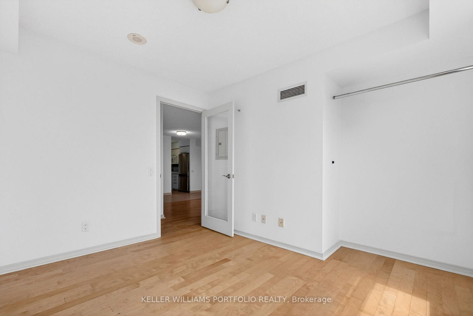 61 Heintzman Street, Unit 819 - Photo 16