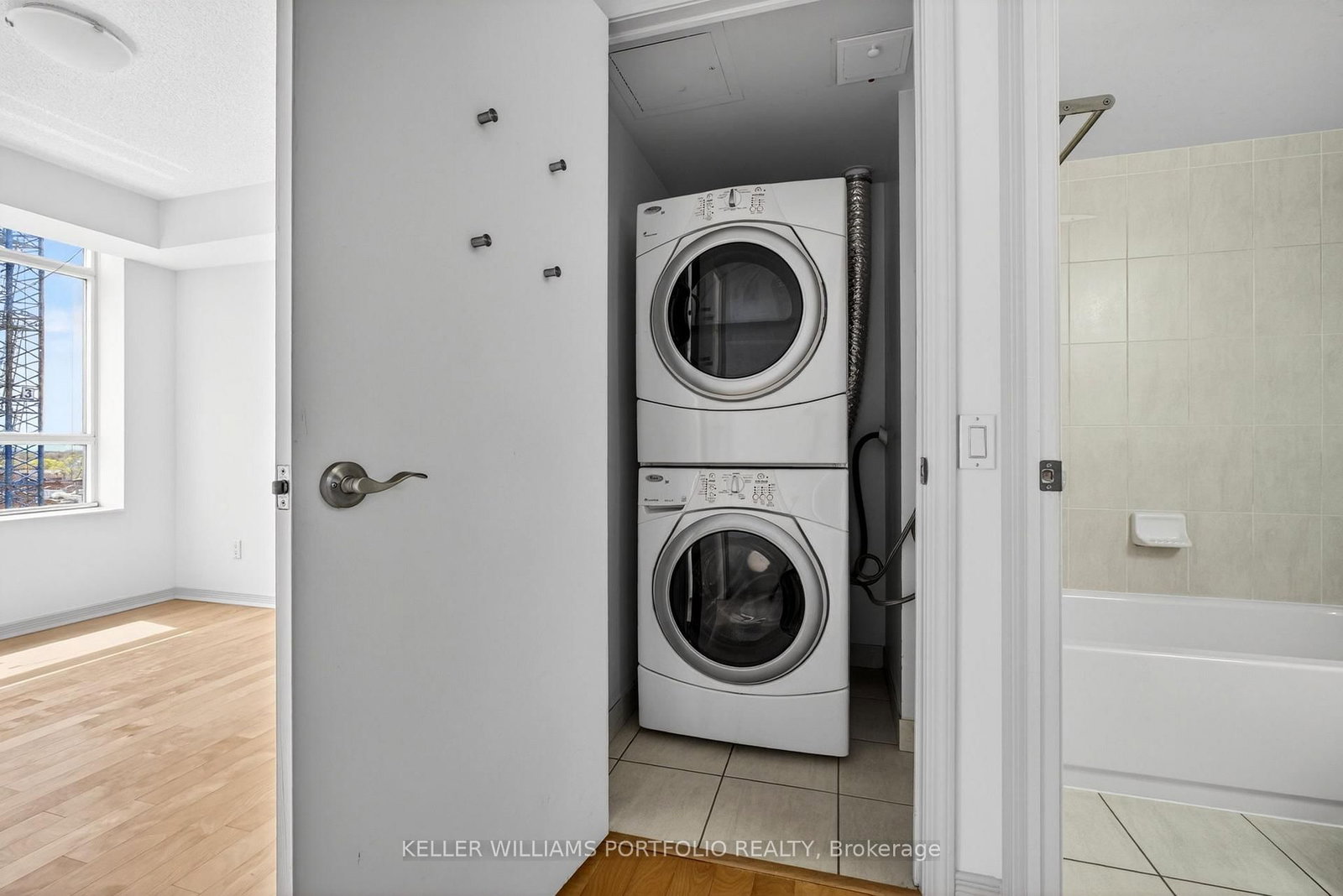 61 Heintzman Street, Unit 819 - Photo 19