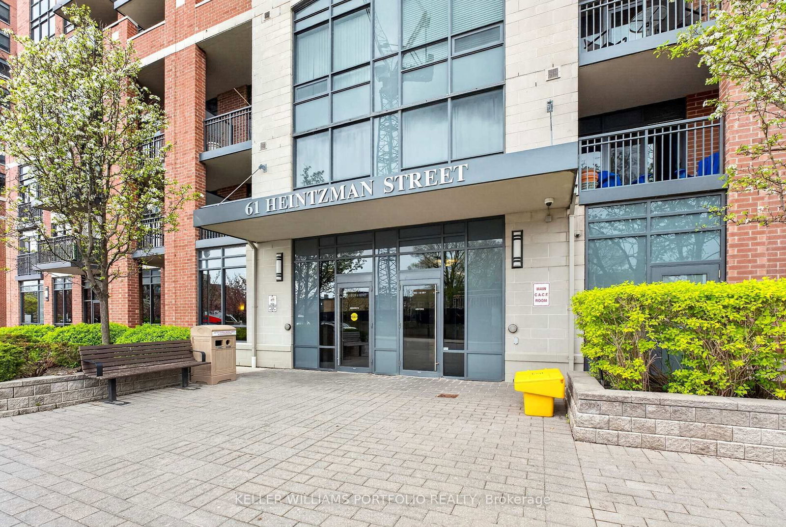 61 Heintzman Street, Unit 819 - Photo 29