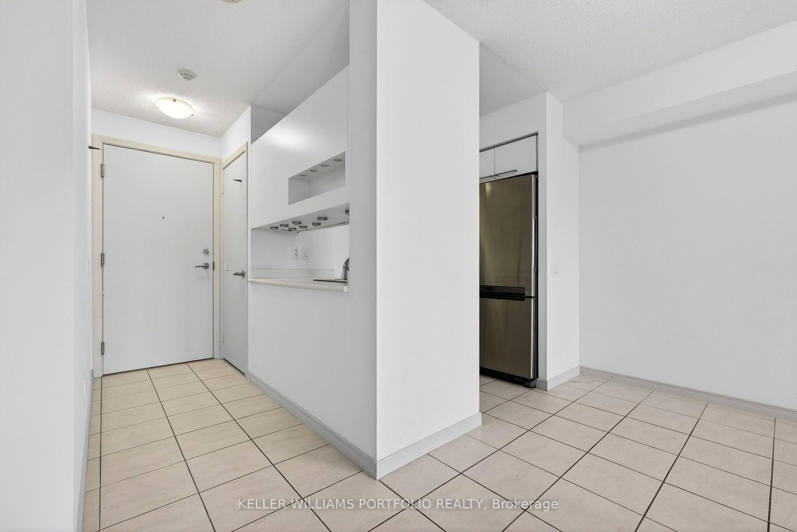 61 Heintzman Street, Unit 819 - Photo 7