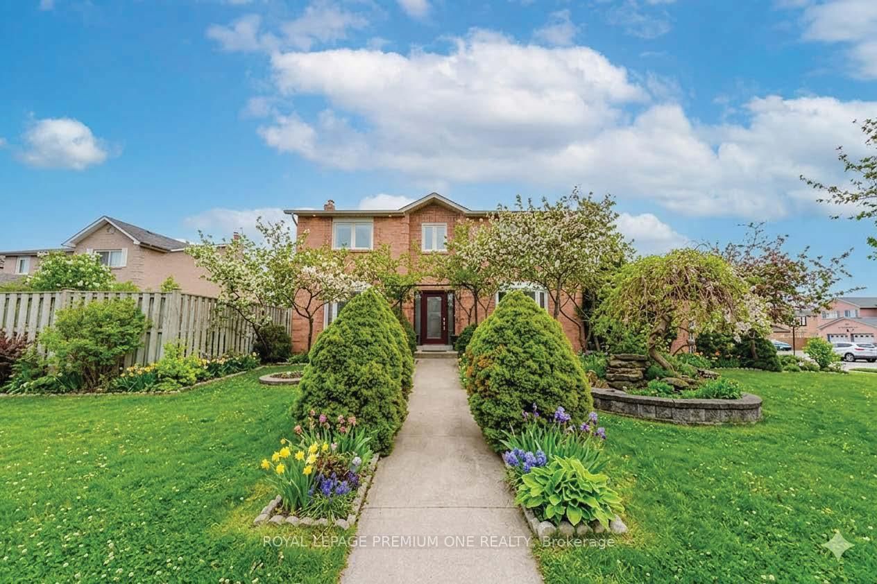 Detached House for sale at 25 Sir Lancelot Court, Caledon, Ontario, L7E 1N3 - Bolton East - MLS: W13122792