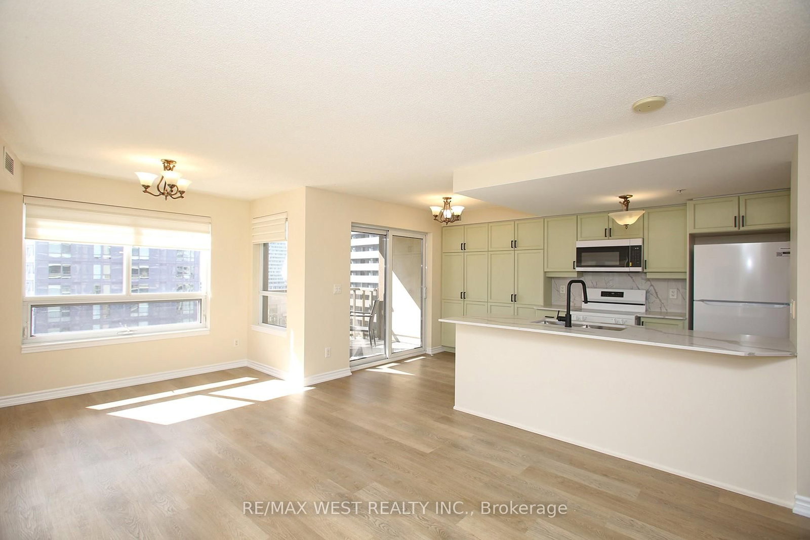 350 Princess Royal Drive, Unit 1101 - Photo 10