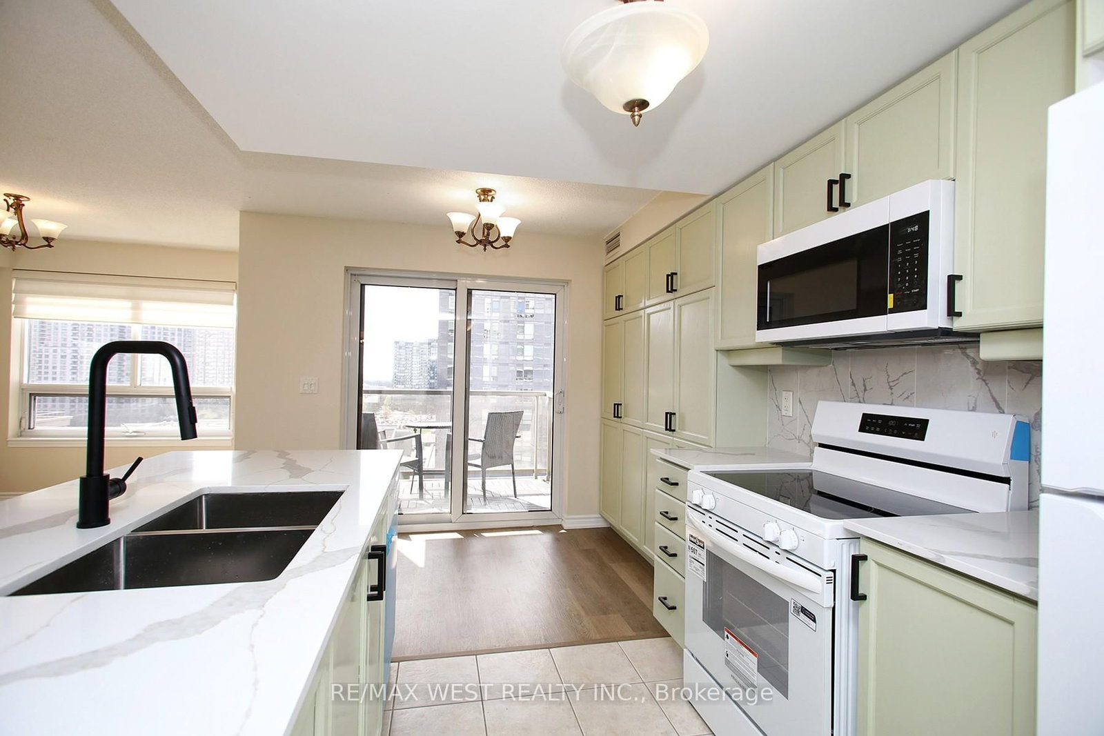 350 Princess Royal Drive, Unit 1101 - Photo 12