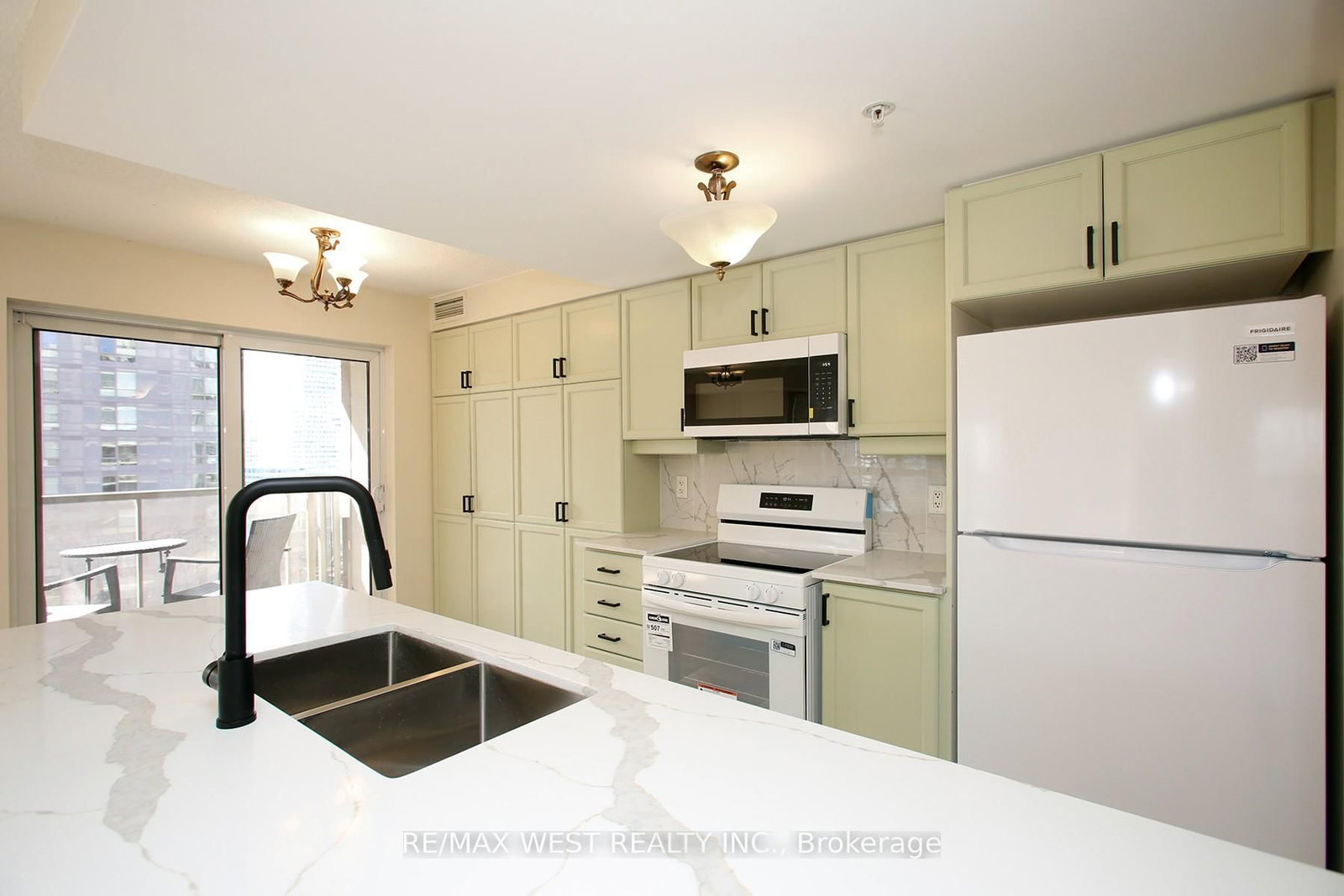 350 Princess Royal Drive, Unit 1101 - Photo 13