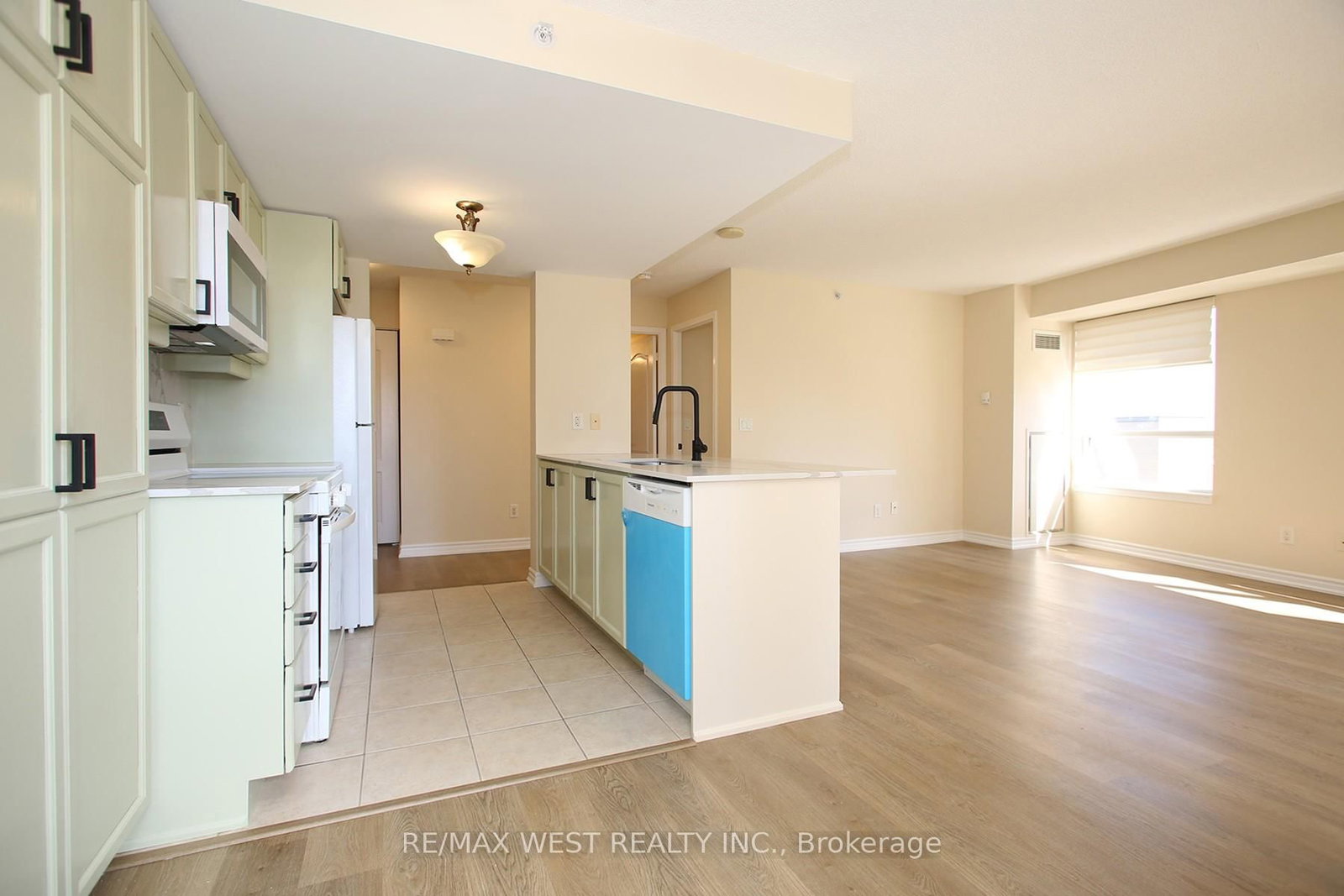 350 Princess Royal Drive, Unit 1101 - Photo 14