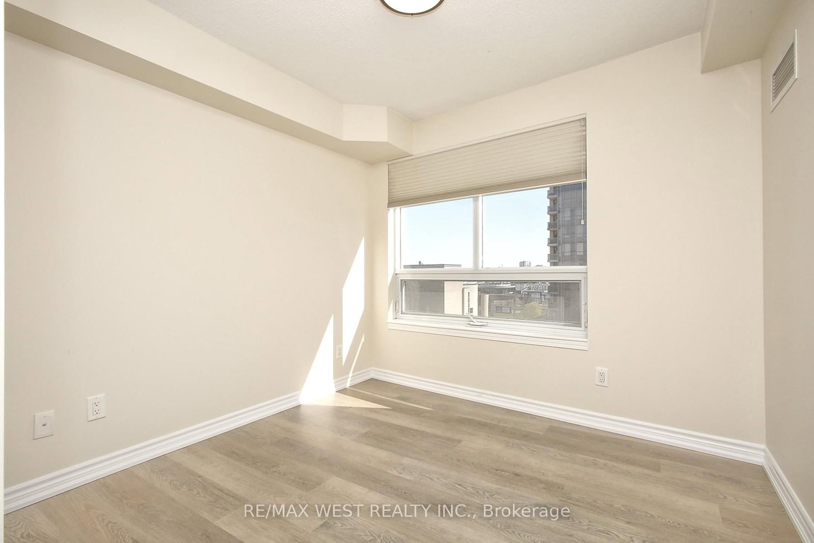 350 Princess Royal Drive, Unit 1101 - Photo 24