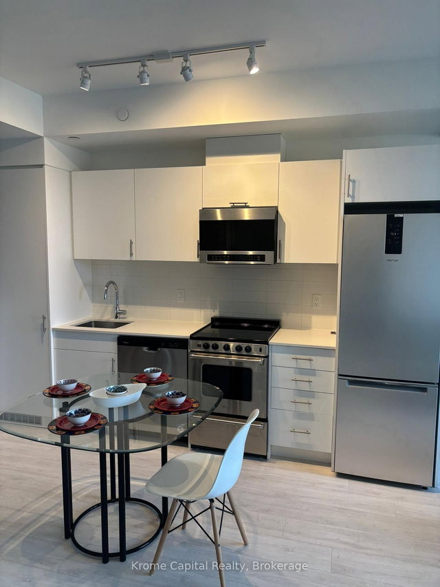 211 - 412 Silver Maple Road