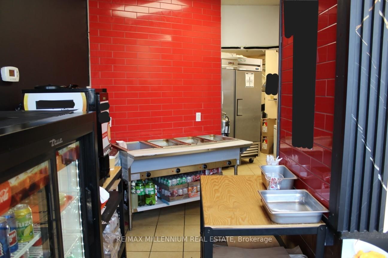 2240 Lakeshore Boulevard W, Unit 104 - Photo 12