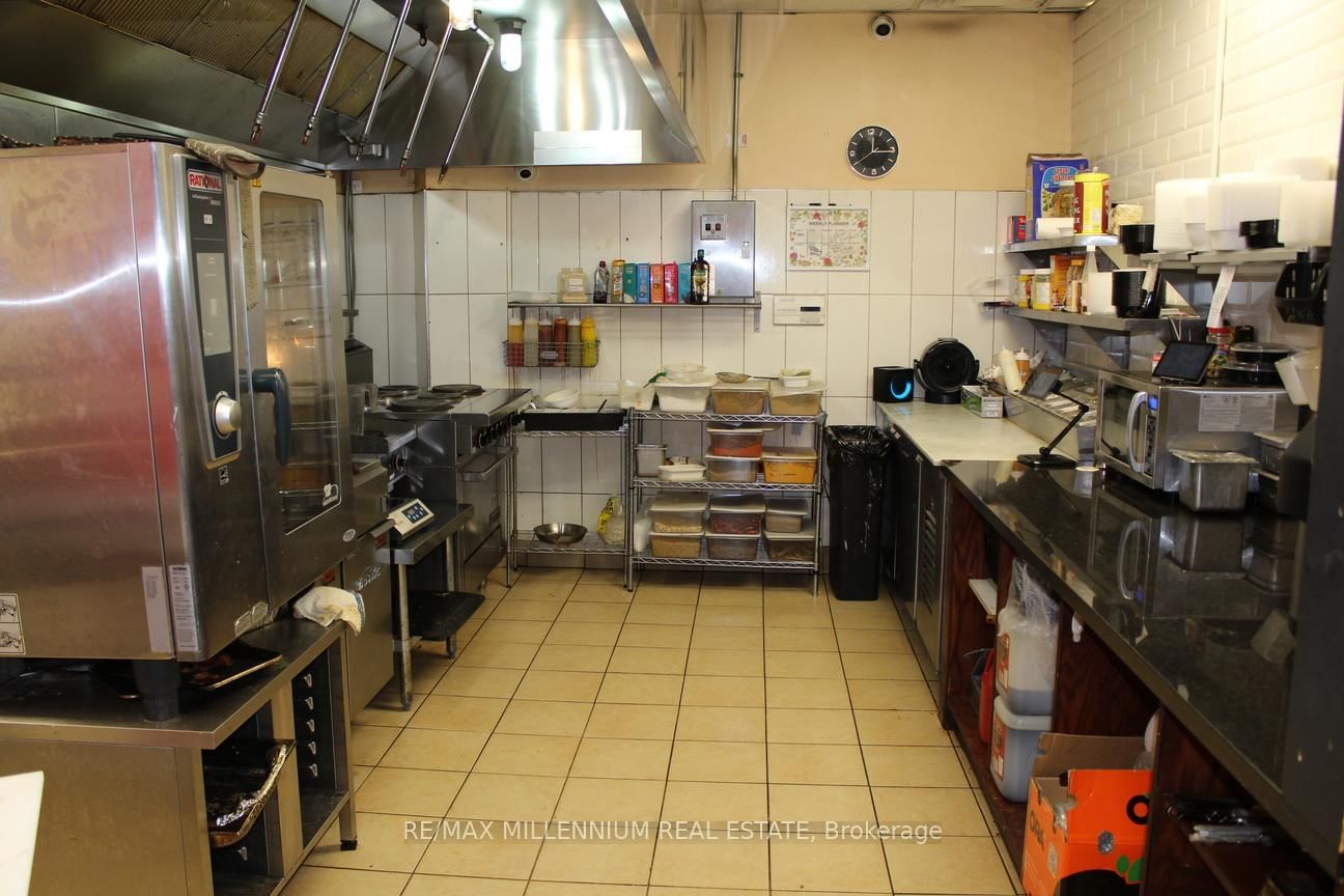 2240 Lakeshore Boulevard W, Unit 104 - Photo 13