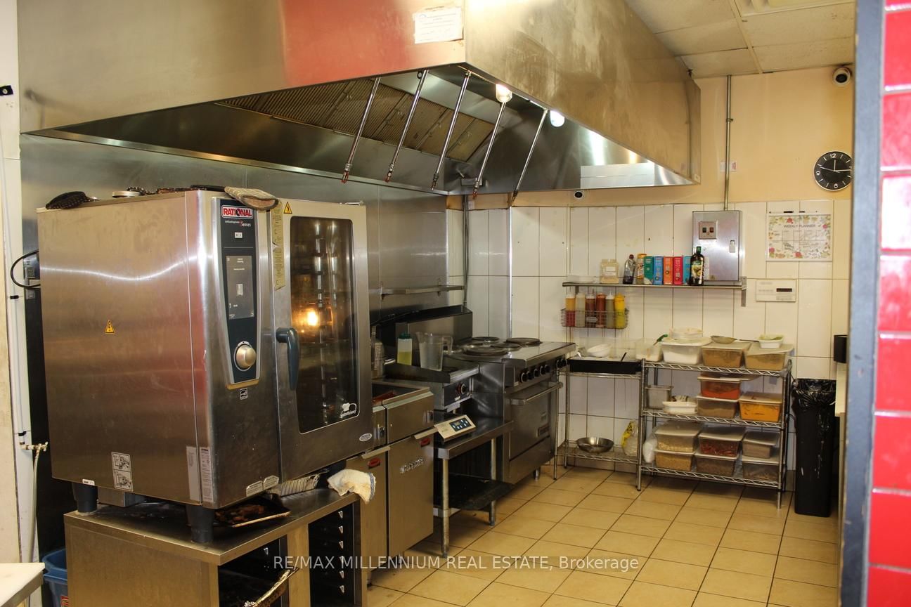2240 Lakeshore Boulevard W, Unit 104 - Photo 14