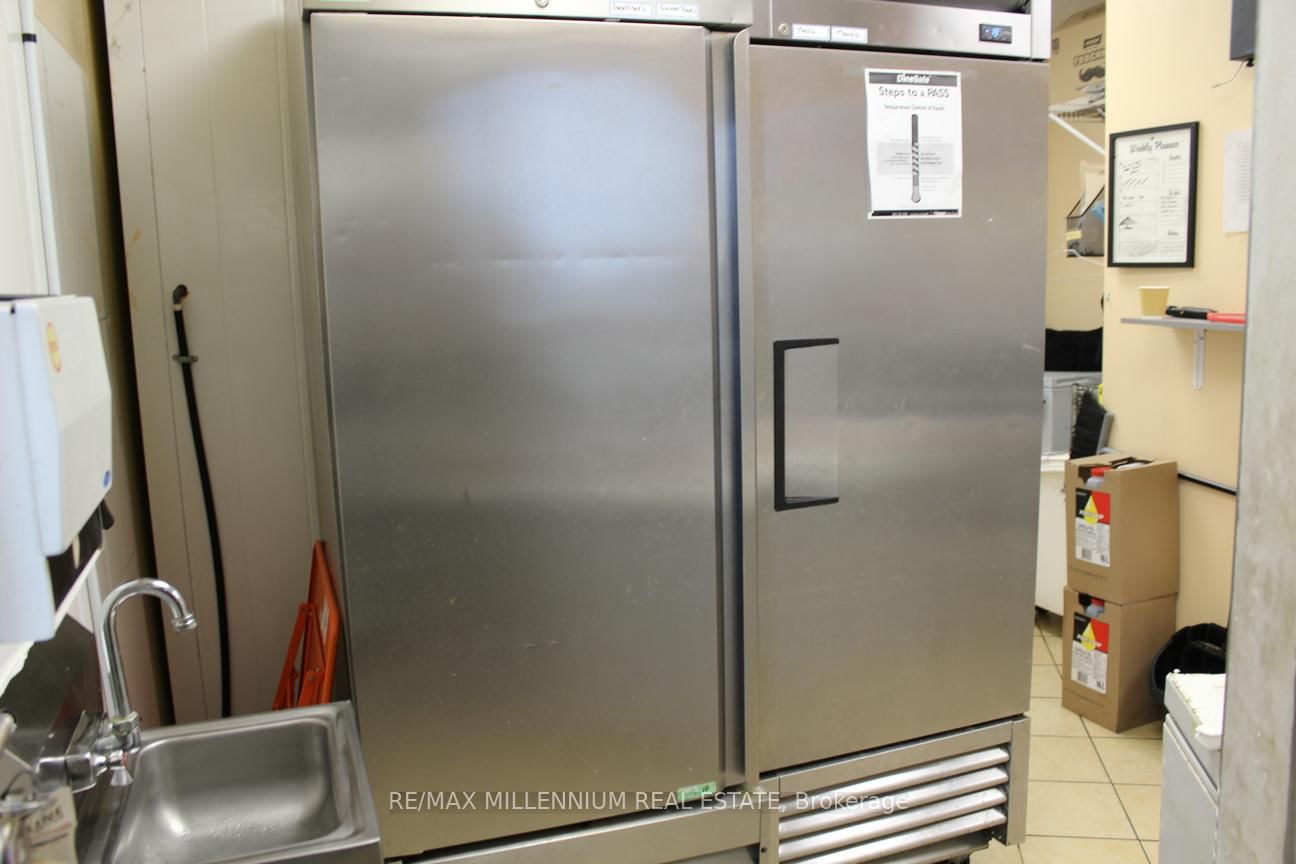 2240 Lakeshore Boulevard W, Unit 104 - Photo 17