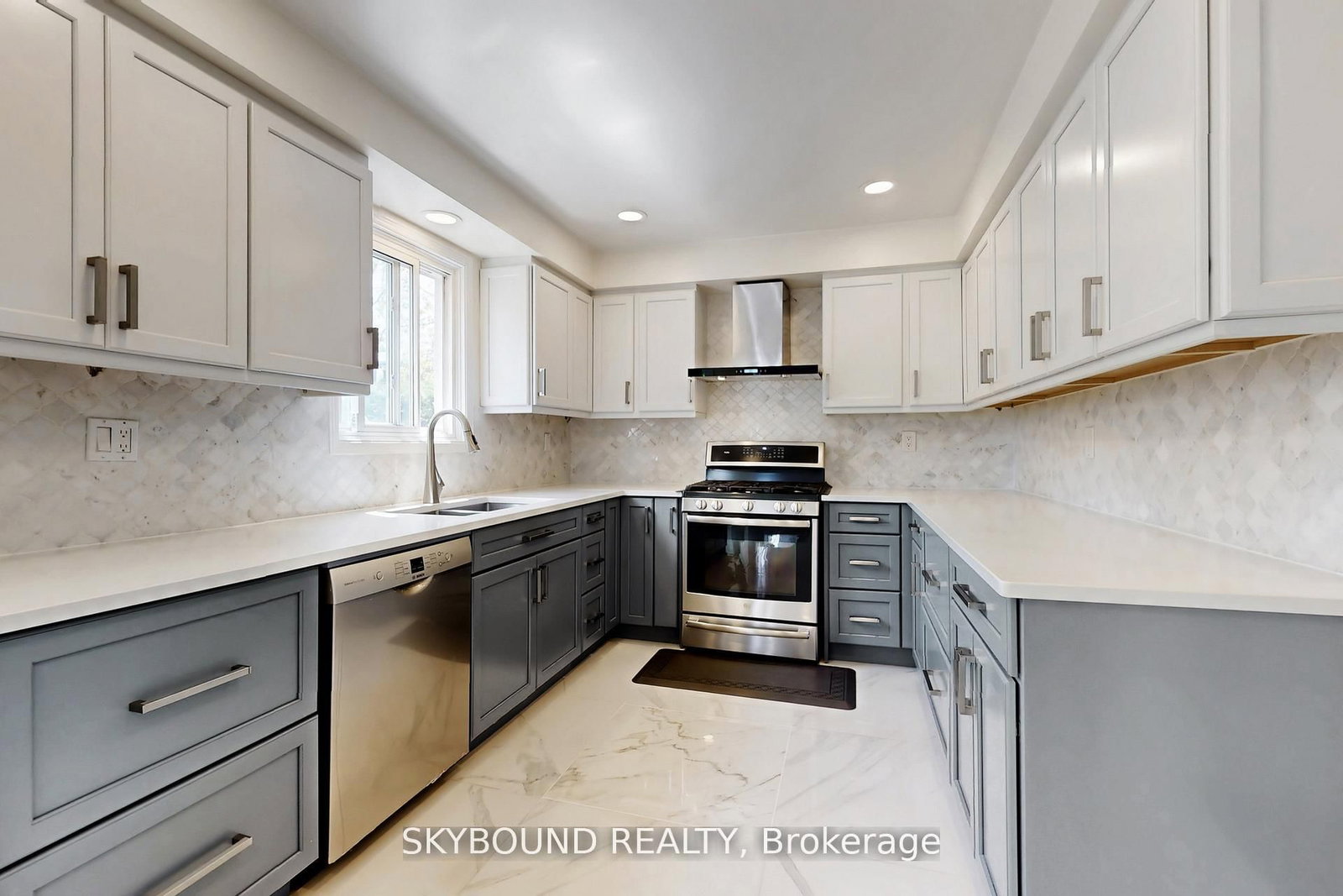 Detached House for sale at 2088 Madden Boulevard, Oakville, Ontario, L6H 3L6 - River Oaks - MLS: W13123726