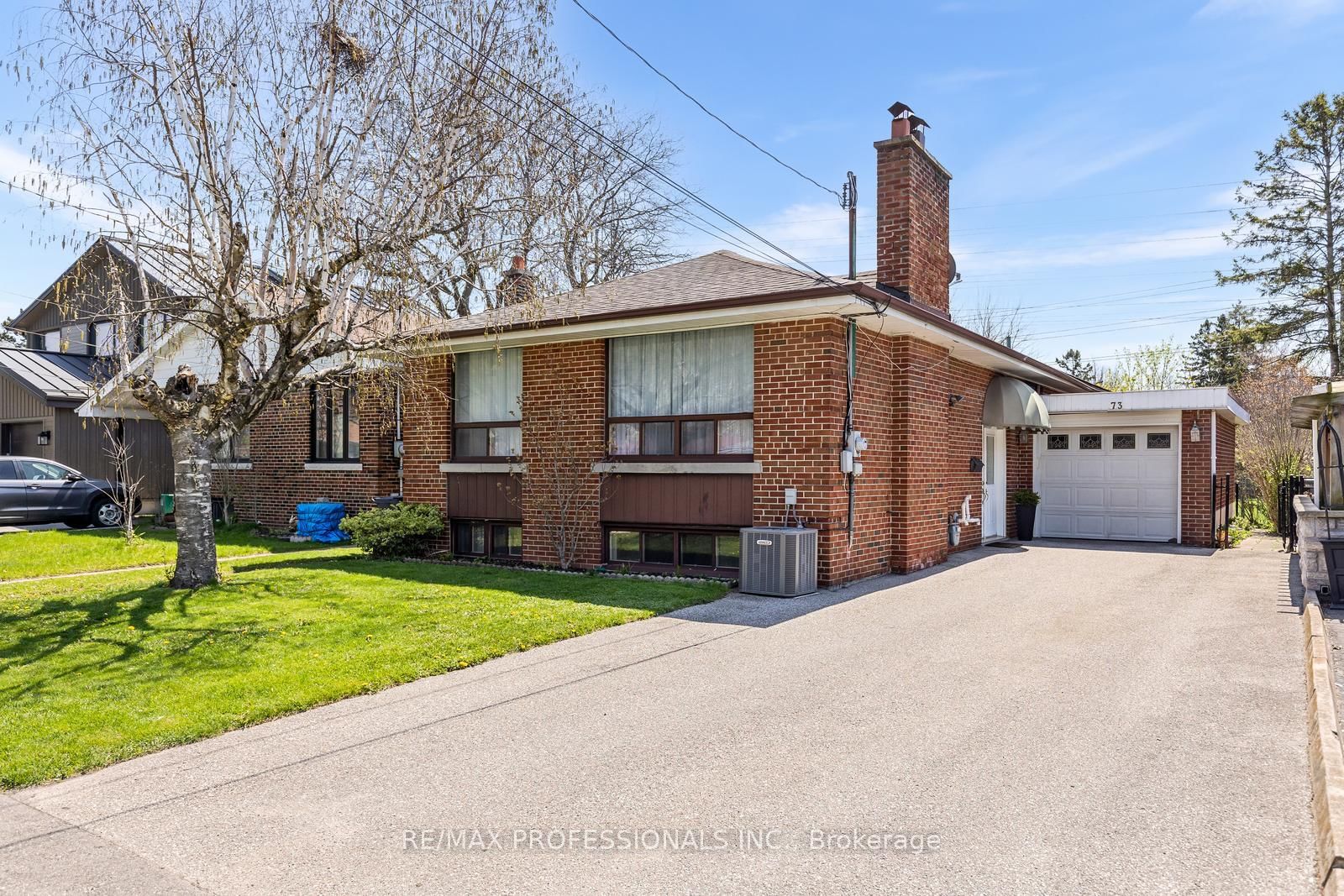 Detached House for sale at 73 Coney Road, Toronto, Ontario, M8Z 2K7 - Stonegate-Queensway - MLS: W13123988