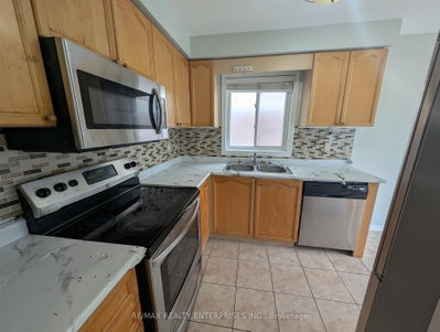 40 Sweetwood Circle • Brampton, ON photo 9
