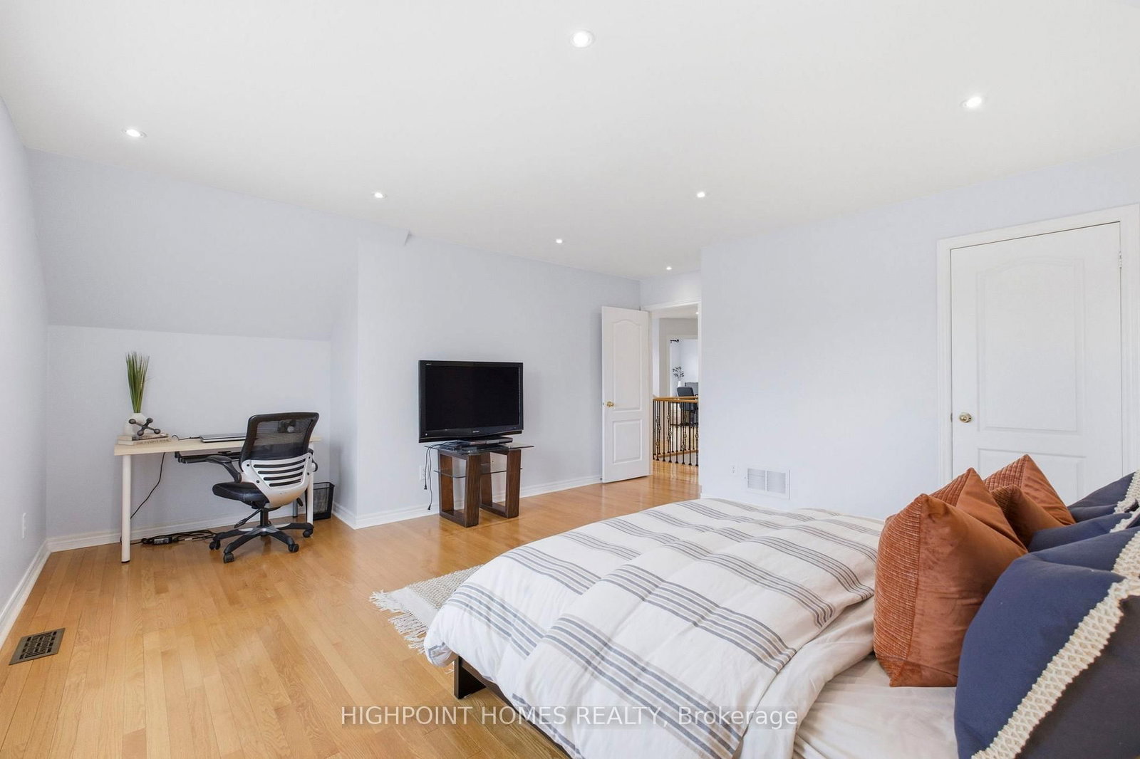 2066 Willhaven Trail • Oakville, ON photo 24