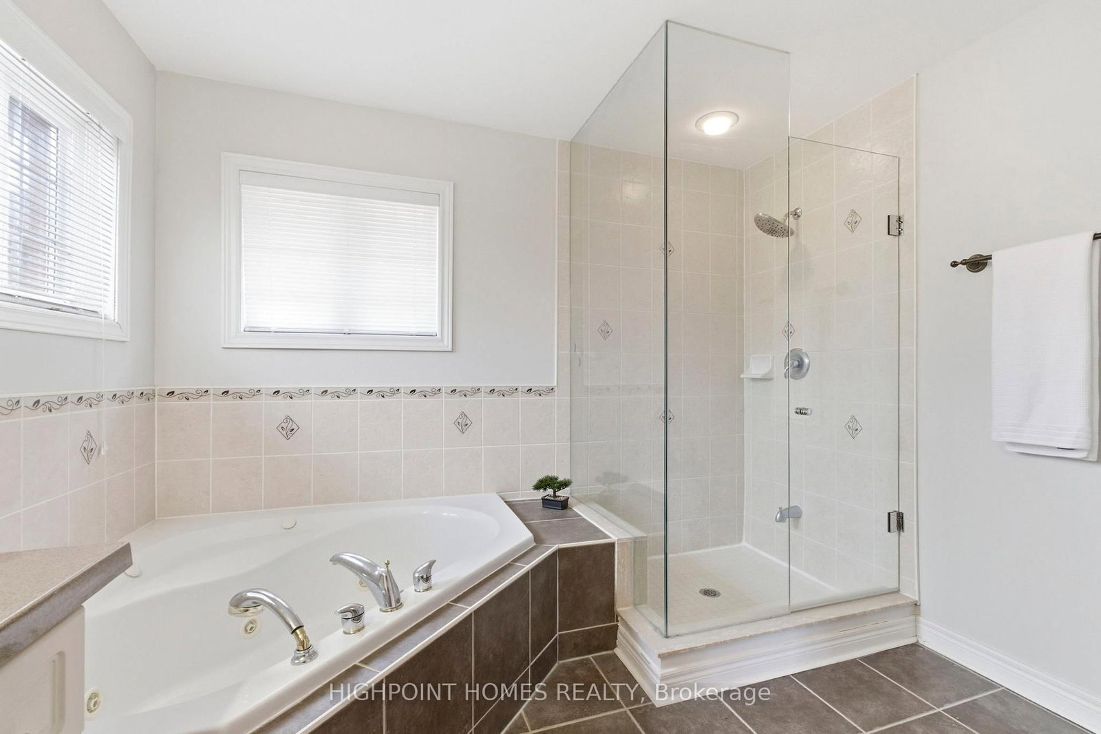 2066 Willhaven Trail • Oakville, ON photo 32