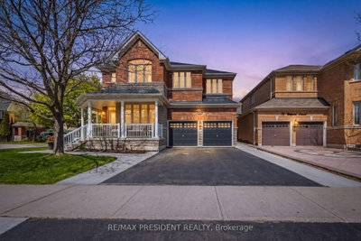 5-bed Detached House · 75 Bluffwood Cres