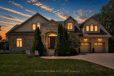 5-bed Detached House · 390 Seaton Dr