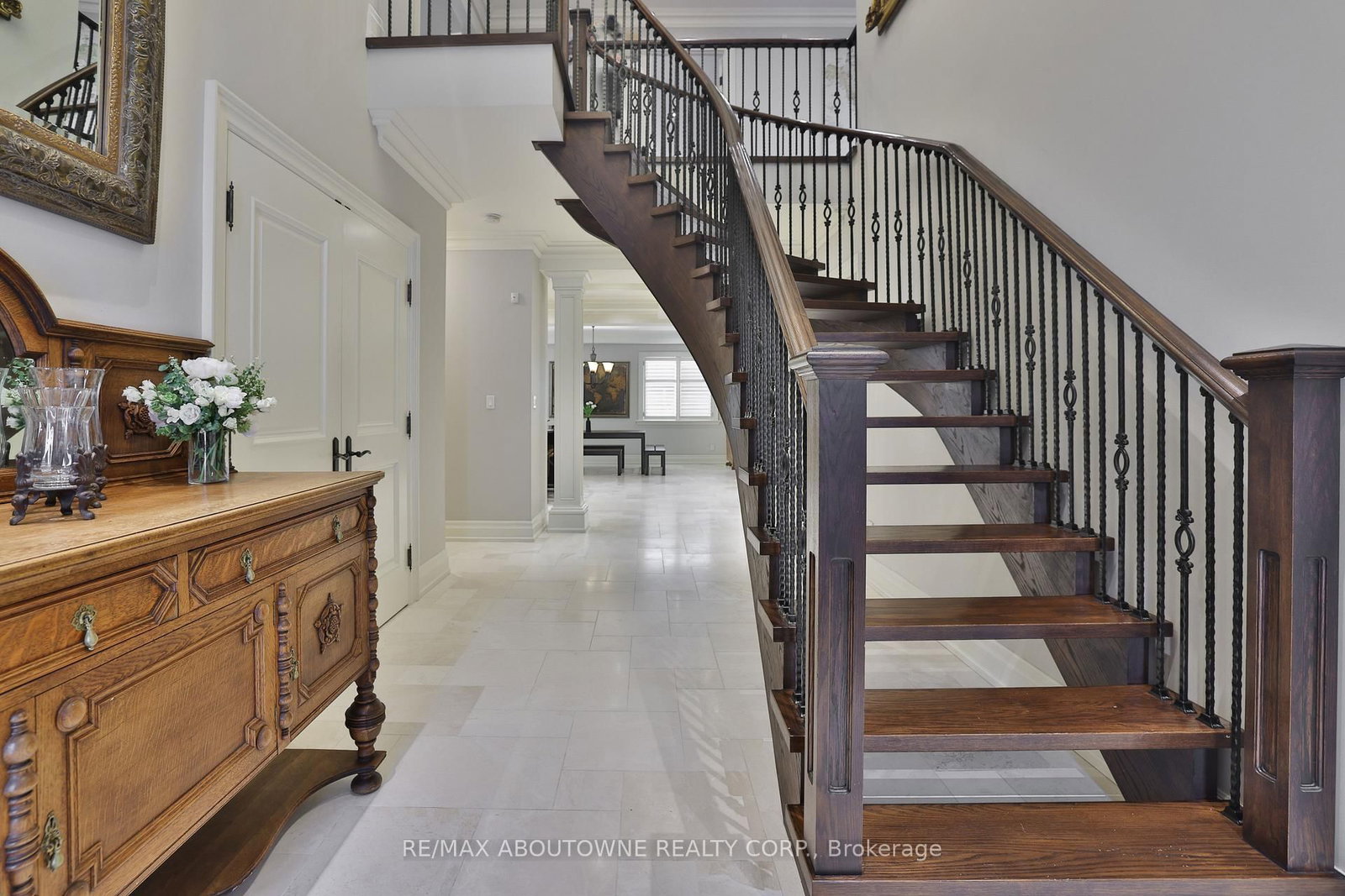 390 Seaton Drive • Oakville, ON photo 8