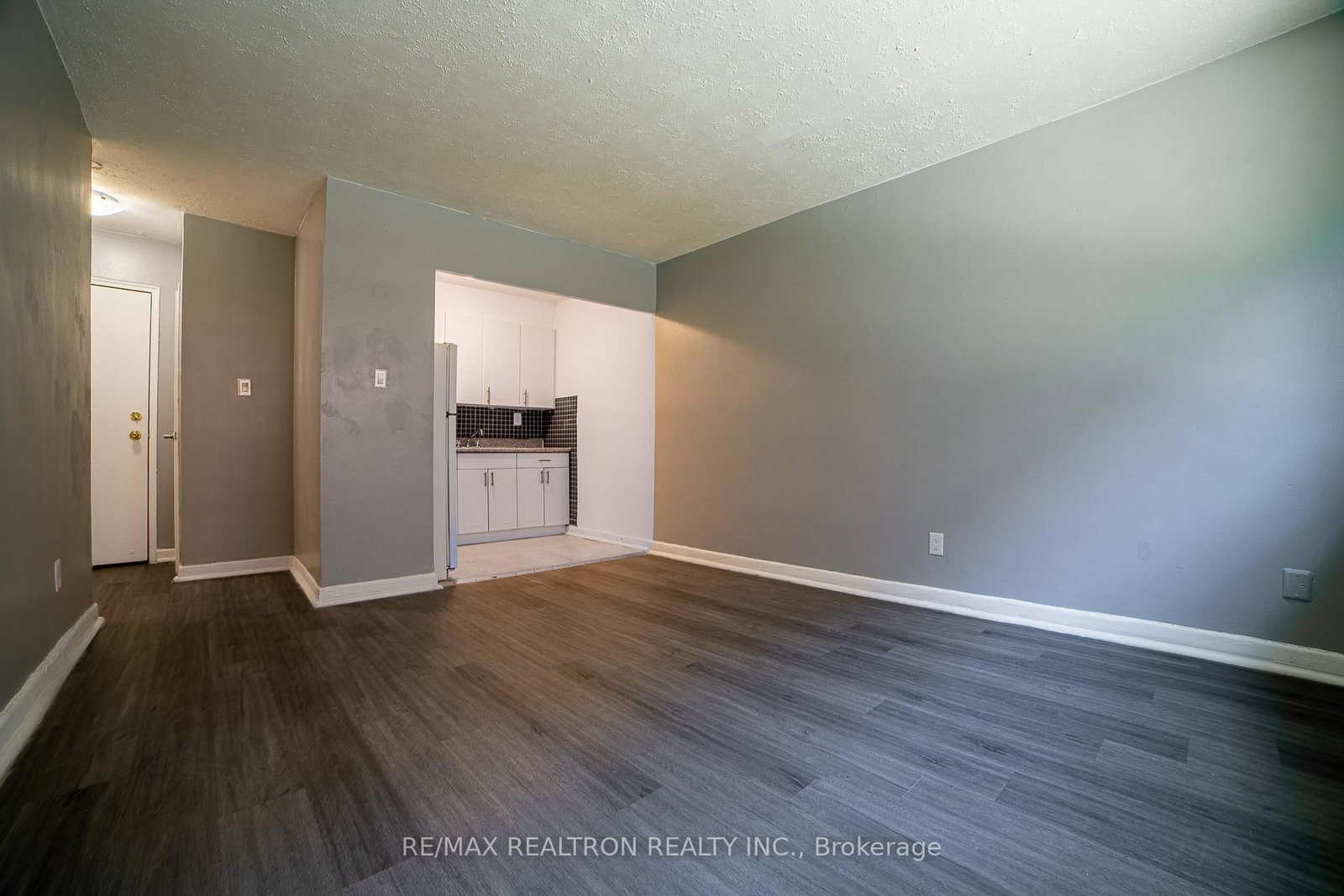 2369 Lake Shore Boulevard W, Unit 111 - Photo 4
