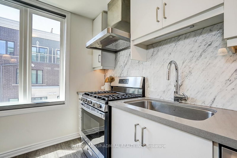 85 Eastwood Park Toronto,ON M8W 1N6 — Photo 11