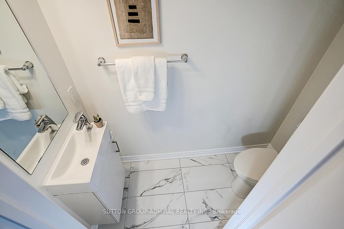 85 Eastwood Park Toronto,ON M8W 1N6 — Photo 12