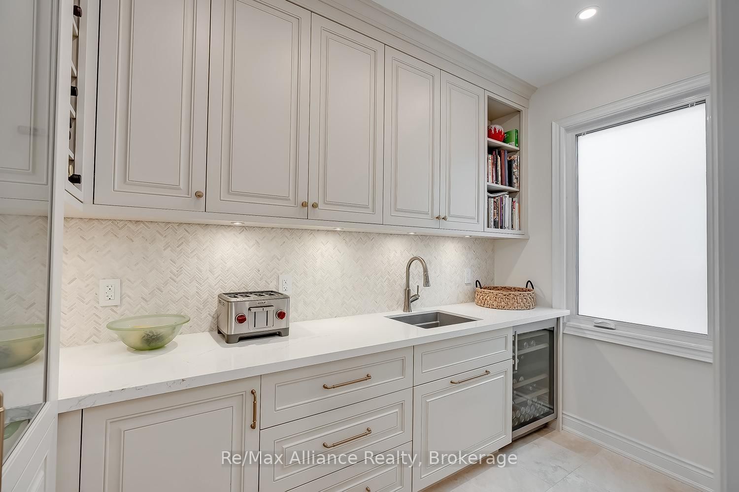 203 Burloak Drive • Oakville, ON photo 14