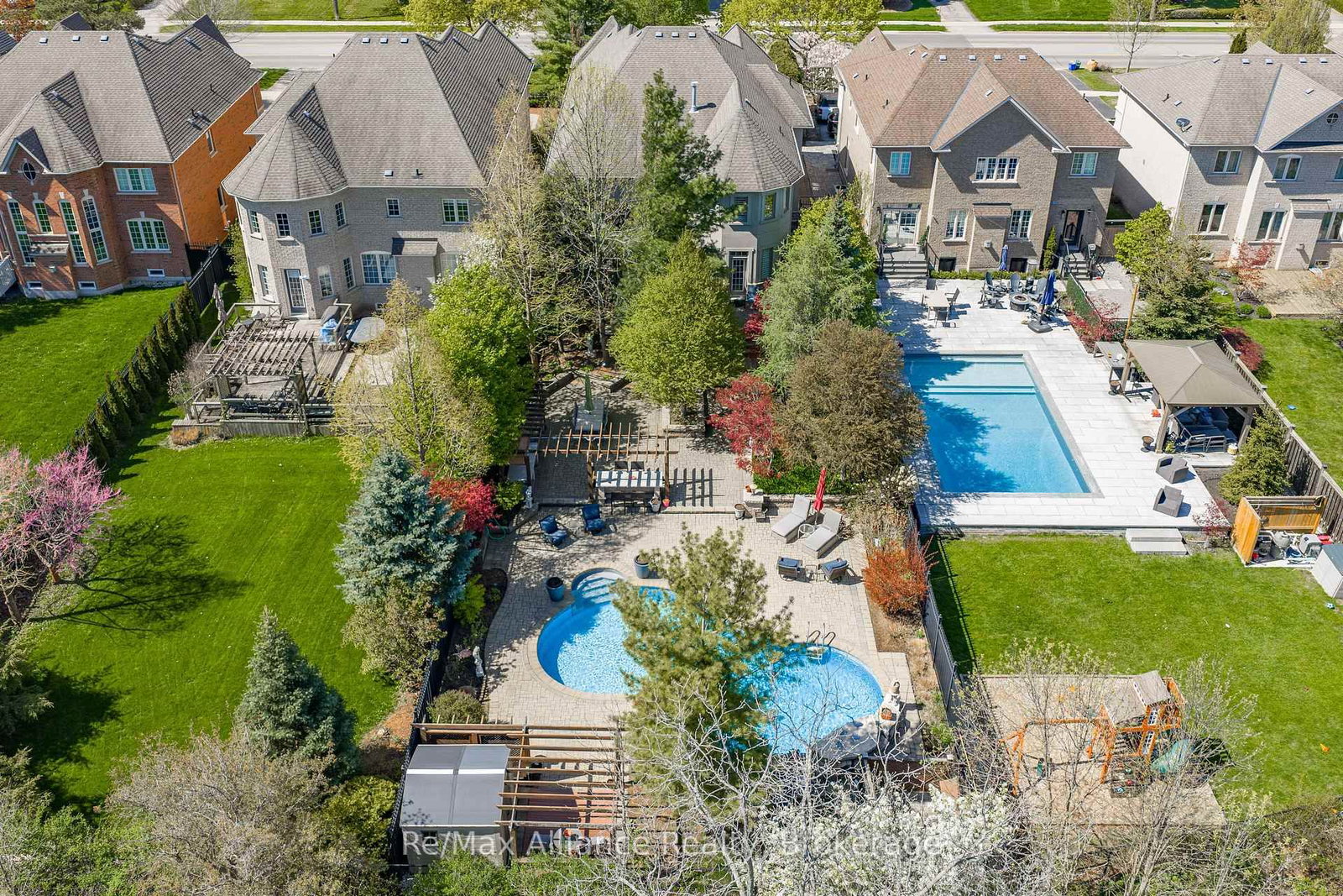 203 Burloak Drive • Oakville, ON photo 37