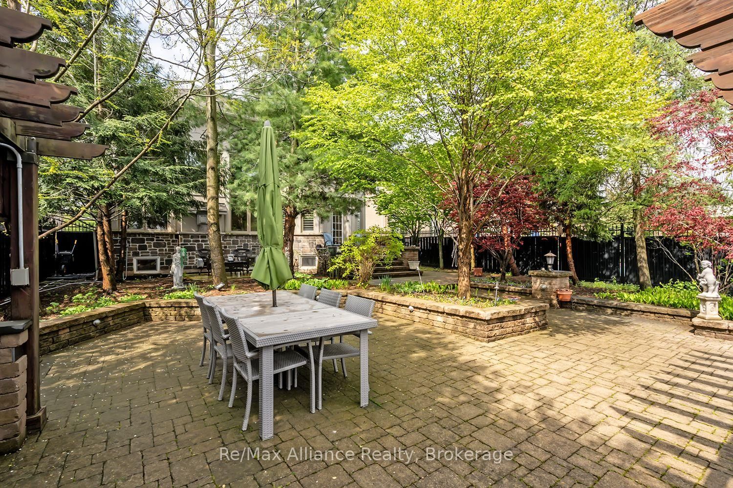203 Burloak Drive • Oakville, ON photo 41