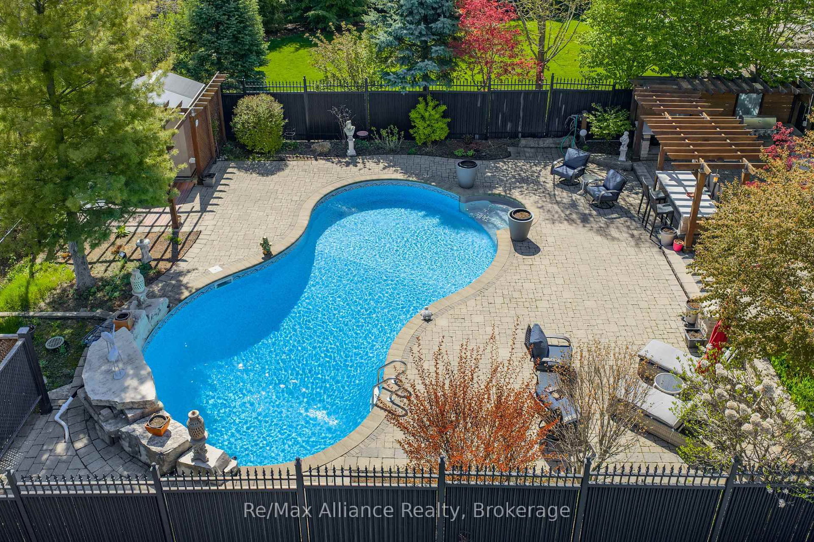 203 Burloak Drive • Oakville, ON photo 49