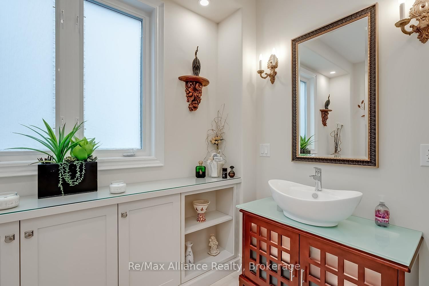 203 Burloak Drive • Oakville, ON photo 6